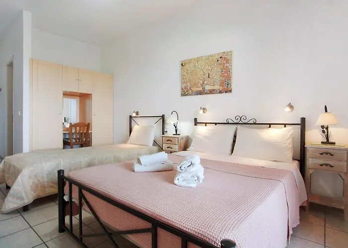 Yiannis 4 *