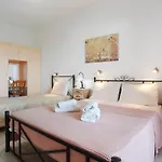 Yiannis 4 *