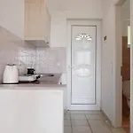 Yiannis 4 Apartman *