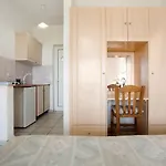 Yiannis 4 Apartman