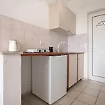 Yiannis 4 *