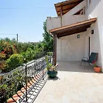 Yiannis 4